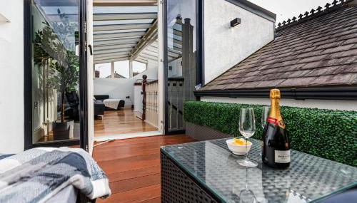 Thrushley Cottage in Wakefield - sleeps 7 - with roof terrace - Foto 2, Garden