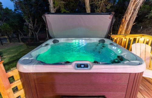 Neon Vibes Outdoor TV Hot Tub Arcade Room - Foto 7
