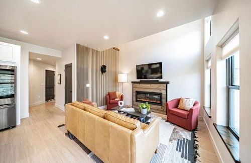 Stylish Townhome Walkable Garage - Foto 9