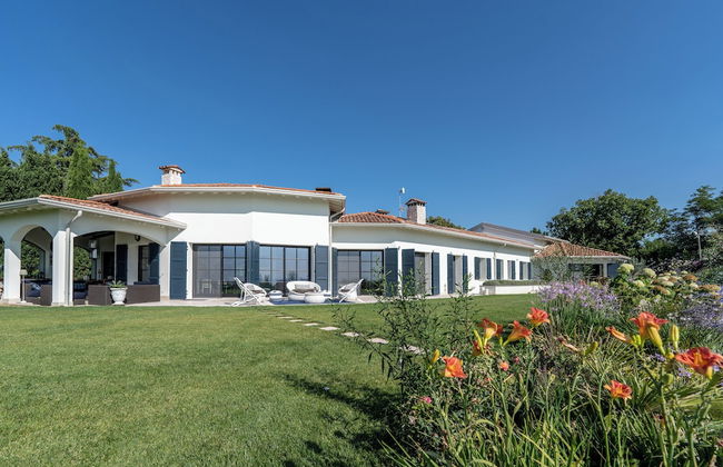 Green and Blue Villa by Wonderful Italy - Photo 72