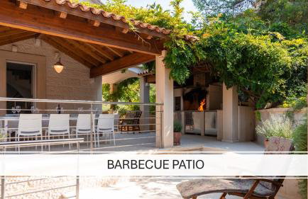 VILLA PHILIPPA - luxurious five-room villa - idyllic location - first row to the sea - spectacular view of the sea bay - unforgettable sunsets - 15 minutes from Supetar ferry port - free parking - private heated pool - Foto 17