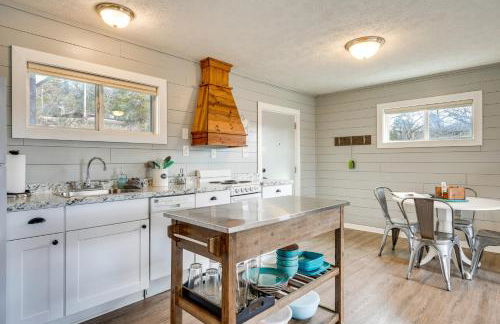 Lake and Trail Access Cape Fair Cottage with Deck - Foto 10