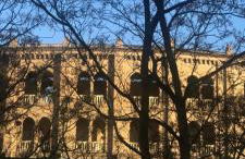 Duerme junto a la Plaza de Toros de Granada. - Foto 2