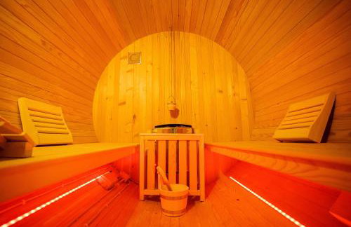 Apartment PLAZA -Wallbox 11kW- Private SPA- Jacuzzi, Infrared Sauna, Luxury massage chair, Parking, Entry with PIN 0 - 24h, FREE CANCELLATION 24 hours before Check In,Premium pillows and mattress - Photo 8