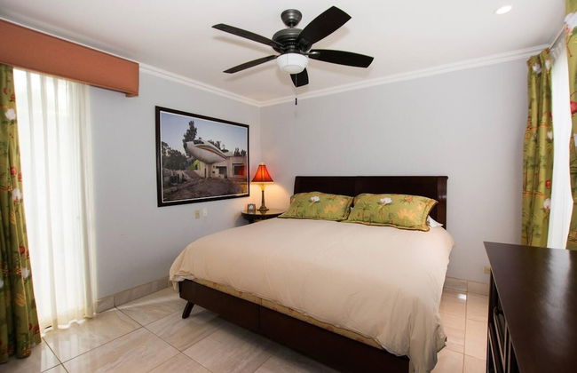 Recently Renovated Luxury Condo with Resort-Style Beach Club Access and Ocean Views - Photo 3