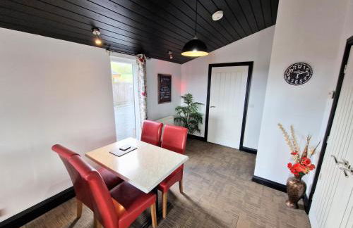 Ochil 9 with Private Hot Tub - Fife - Loch Leven - Lomond Hills - Pet Friendly - Photo 16