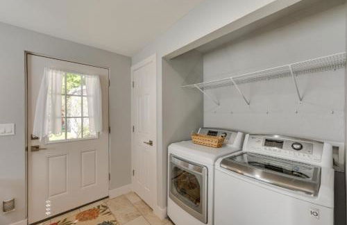 Furnished Patio and Yard Denver Bungalow! - Foto 19