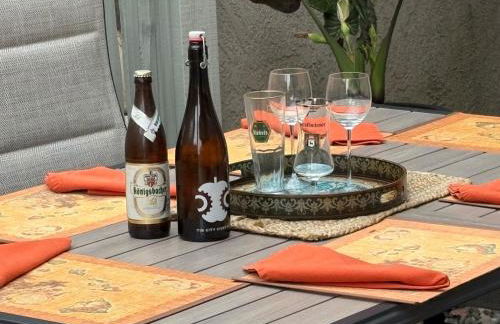 Seaside Garden Escape, A Stroll to the Beach! - Foto 32