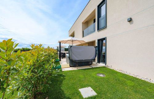 Mediterranes und modernes Apartment mit Jacuzzi, Waschmaschine, Grill - Photo 29