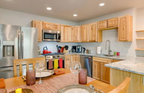 6 Mi to Dtwn Bright and Airy Anchorage Getaway! - Photo 8