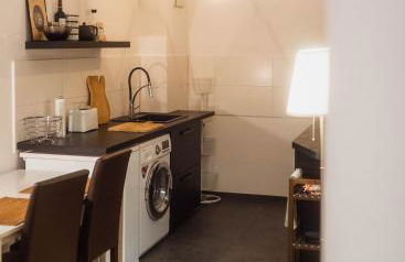 Ruhiges Apartment mit großem Balkon und Stellplatz - Photo 2