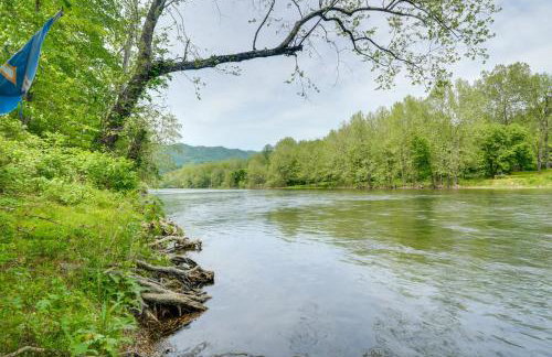 Riverfront Shenandoah Getaway with Kayaks and Tubes! - Foto 1