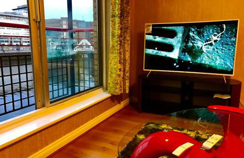 Glasgow City Centre Flat with River Views and Parking - Foto 3