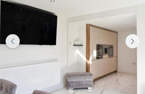 The hawthorns large detached 3 bedroom family home - Photo 5