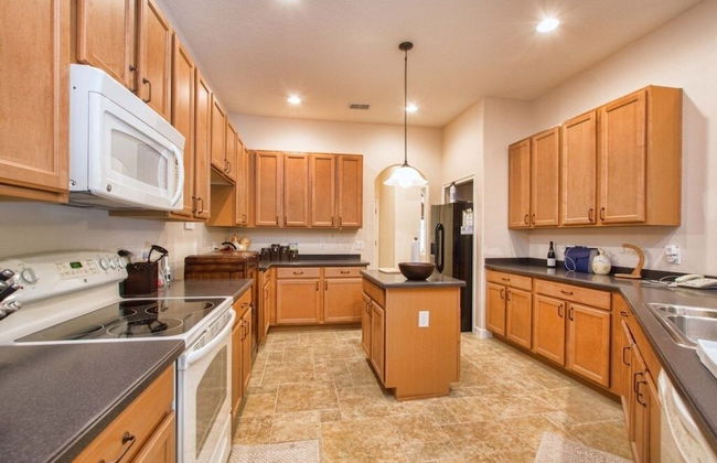 Private Oasis With Pool & Spa- 3400clr 4 Bedroom Home by RedAwning - Foto 11