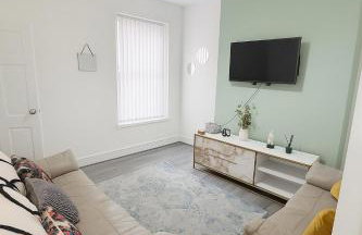4-Bedroom House sleeps 9 in Liverpool Perfect for Contractors - Free Parking - Fast WiFi - Fully Equipped Kitchen - Hosted by By Hinkley Homes Short Lets & Serviced Accommodation - Foto 8