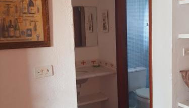 CHALE PERTO DA PRAIA COM DUAS SUITES E VARANDAO - Foto 3