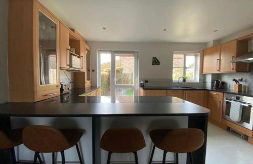 2 Bed House in Hampton - Free parking - Foto 4