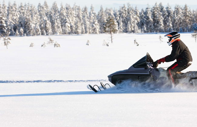 Paseo en moto de nieve por Saariselkä - Foto 1