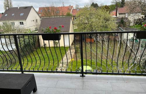 House with terrace près de l'Aéroport RoissyCDG - Tour Eiffel - Champs Elysée - Paris - Aéroville centre commercial - Parc Astérix - Disneyland Paris - Mer de sable - Châteaux de Chantilly et Ecouen - Parc des expositions Villepinte - Le Bourget - Foto 15