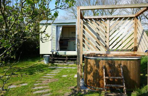 Hillcrest Hut - Photo 2