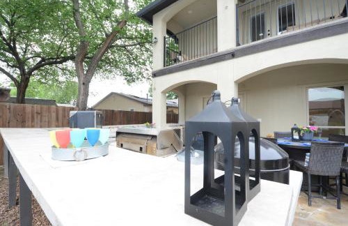 GORGEOUS 5-bd 4ba w Pool, Hot Tub, 2 kitchens, & Game Room Near Dallas Airports! - Foto 45