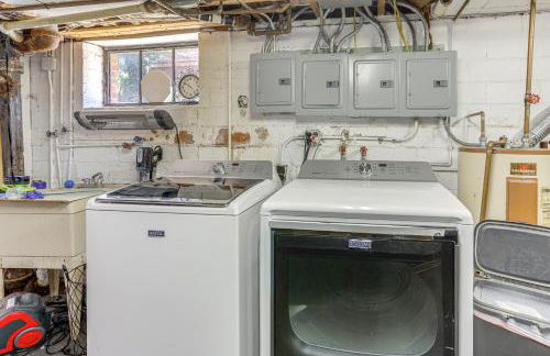 Striking Tudor Revival in Five Points District! - Foto 24