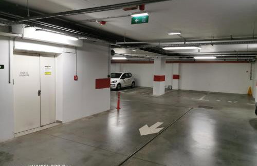 CITY CENTER PEARL #new#free reserved parking in garage elevator direct access#business and pleasure#city view&balcony&sunny&cafes&markets&tram#city center#working room#2 toliets#2 bedrooms - Photo 3