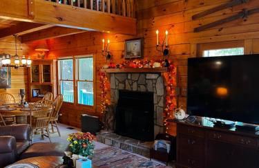 BearHavencabinfun 3 story Log Cabin Mountain View,Hot Tub, sleeps 10 - Foto 16