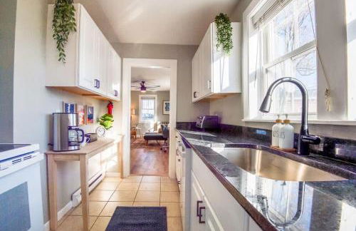 The Sunnyside Stay - Photo 3