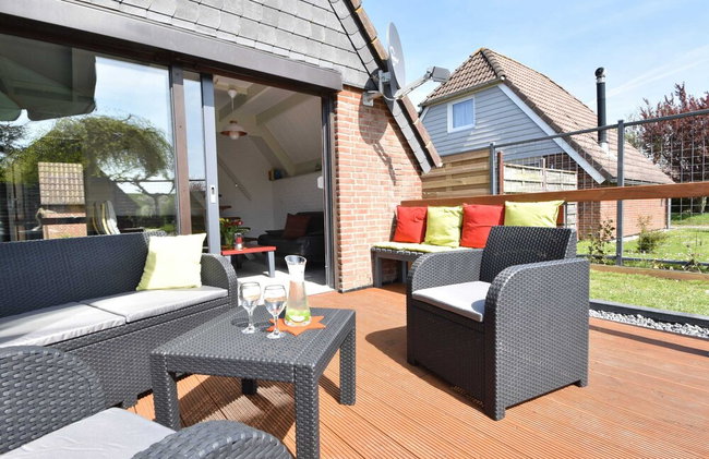 Snug Holiday Home in Herkingen with Hot Tub in Garden - Foto 12