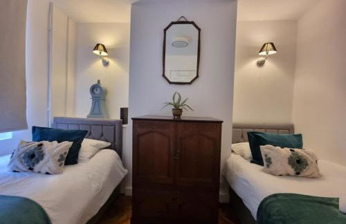 Cute Cottage in Egham Heathrow- 7 Guests 3 bedrooms - Foto 8