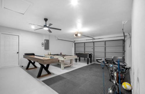 Luxe Getaway w Pool, Games & Fun Vibes - Foto 62