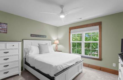 Spacious Waterfront Home on Lake Norman with Firepit Views and Dock Access - Foto 21