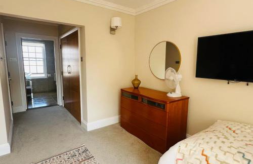 5 Bed Luxury Townhouse with Hot Tub, Rooftop Terrace, Perfect for Groups, Near Cruise Terminal - Foto 37