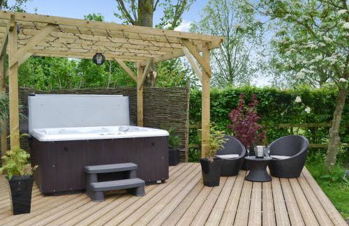 The Old Stables - Photo 1