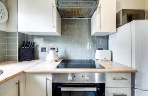 Wheatley House - Great Location - Free Parking, Self-Check-In, Fast Wifi and Smart TVs by Yoko Property - Foto 26