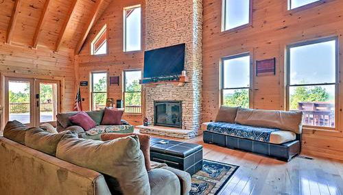 Gorgeous Log Cabin Rental near the Blue Ridge Mountains in Dobson, North Carolina - Foto 2