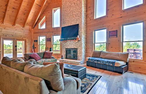 Gorgeous Log Cabin Rental near the Blue Ridge Mountains in Dobson, North Carolina - Foto 2