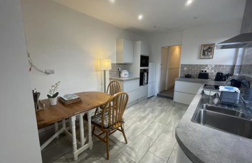 Restful Harbourside Apartment with Garden - Foto 12