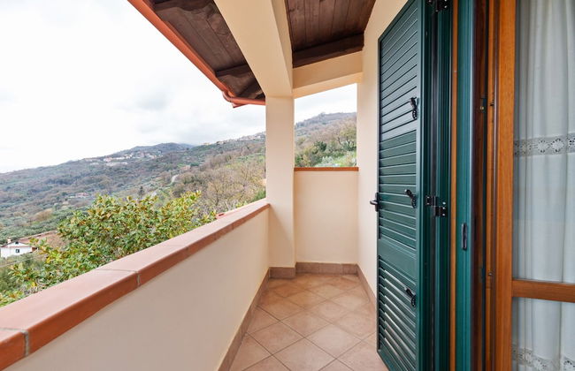 Valley View Villa in San Mango D'aquino with Hot Tub - Foto 17