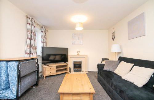 5 bed house with free parking in quiet location - Photo 7