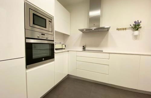 Spacious Elegant on Avenue Diagonal By MyRentalHost - Photo 21