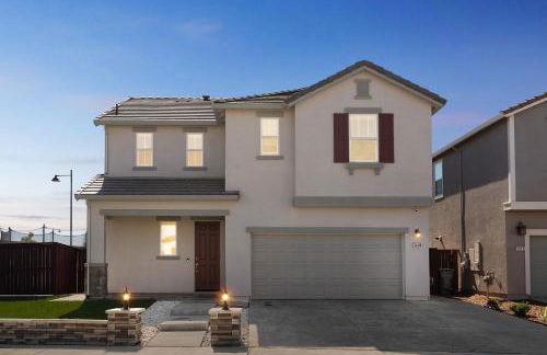 Spacious 3BR Home with Charming Backyard home - Foto 38