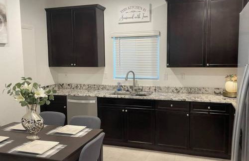 New,and Modern Home close to the strip - Foto 19