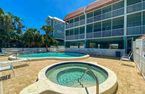 Perfect Beach Getaway with Bay Views & Boat Dock & Trailer Parking - Foto 19