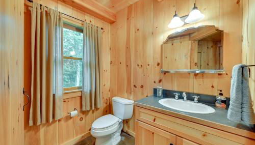 Lakefront Westhampton Cabin with Beach and Kayaks! - Foto 5