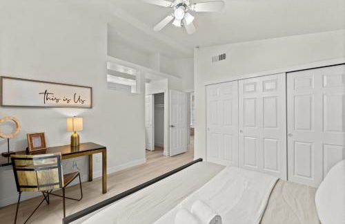 Recently Upgraded House with King Suite, quiet NBHD, Fast Wifi, and Yard - Foto 29