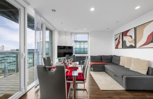 Waterfront Panorama – 2BR + Balcony, Near Stadium - Foto 4