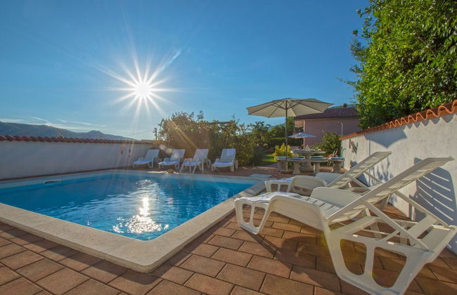 Adorable Holiday Home With Private Pool & Terrace With Barbecue - Photo 18